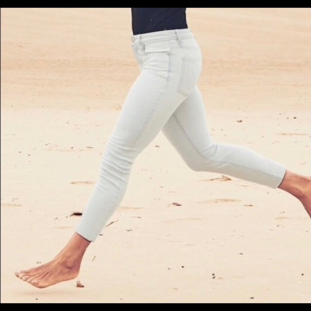 Athleta Sculptek Skinny Crop Jean Glacier Wash